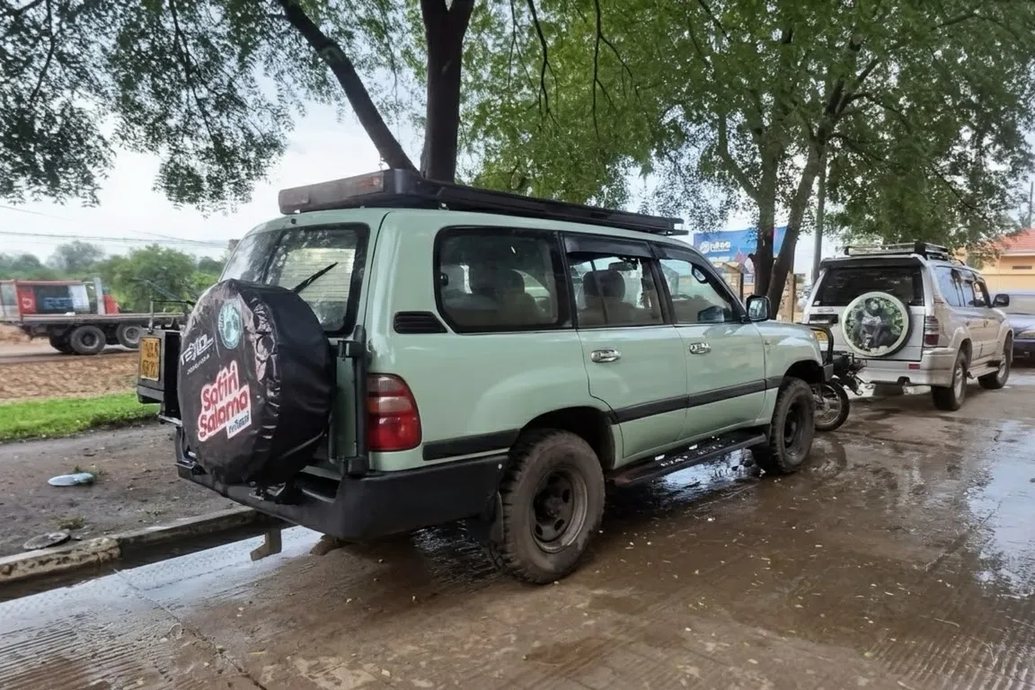 Toyota Land Cruiser V8, photo 3 of 5