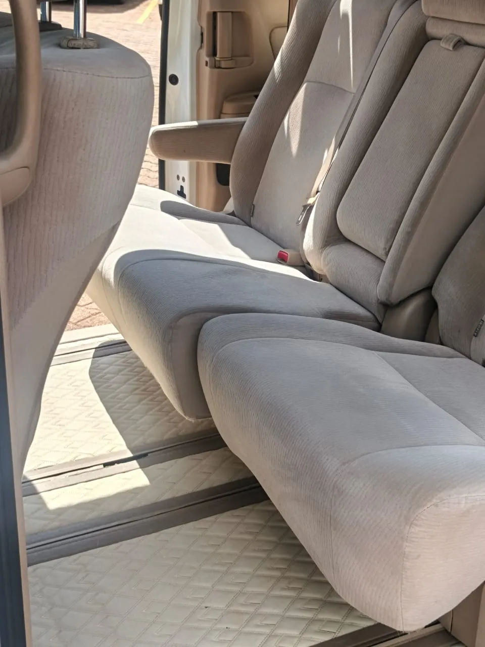 Toyota Noah, photo 8 of 8